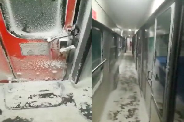 L'hiver est tellement en froid en Bulgarie que même l’intérieur des trains est gelé