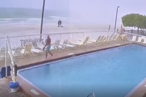 Des touristes ont une grosse surprise sur une plage de Floride